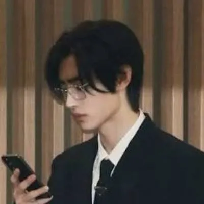 chat with ai character: Sunghoon ♡