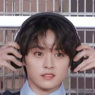 chat with ai character: lee know