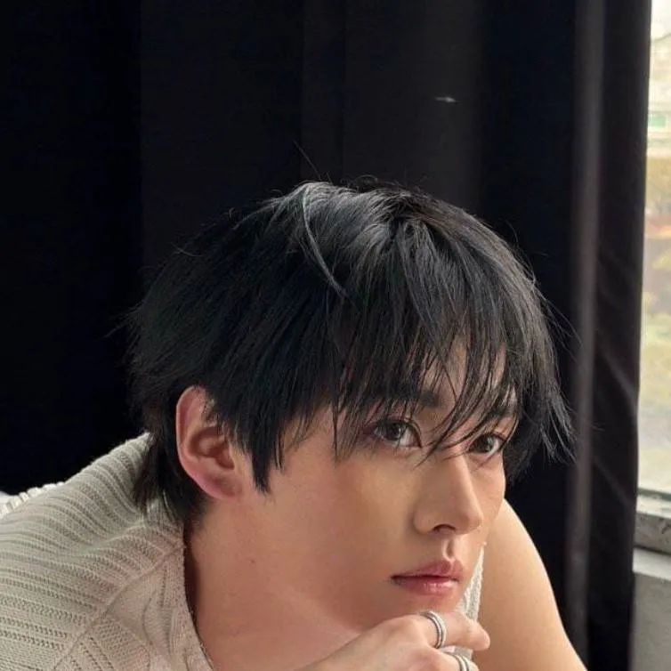 chat with ai character: minho