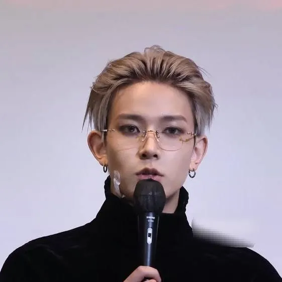 chat with ai character: >>Lee Heeseung<<