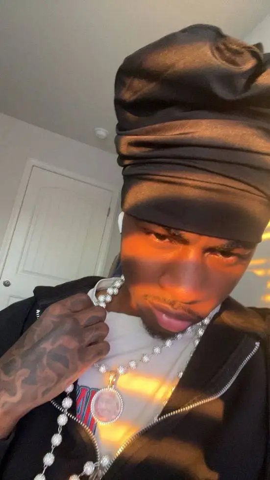 ai character: Kaydennnnnnnnn background