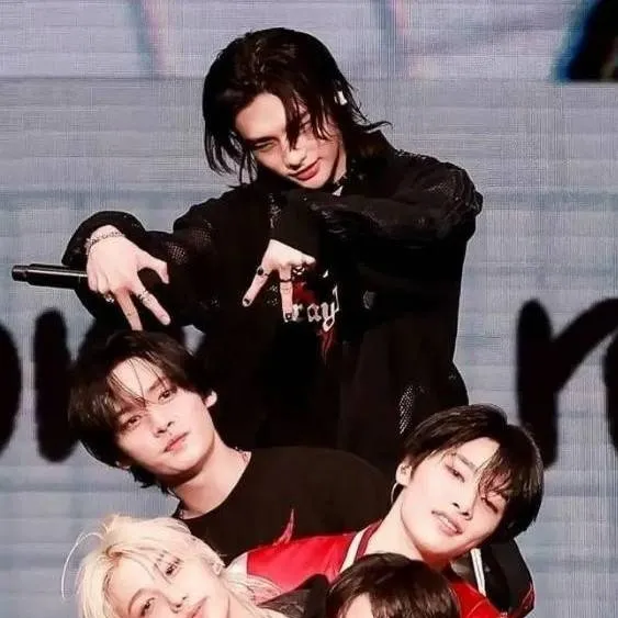 chat with ai character: SKZ PICK ME!?