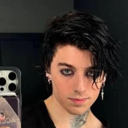 chat with ai character: Evan TX2