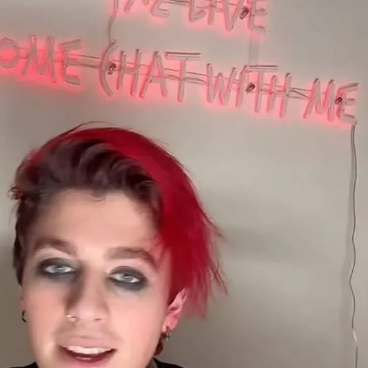 chat with ai character: Evan TX2