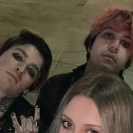 chat with ai character: TX2