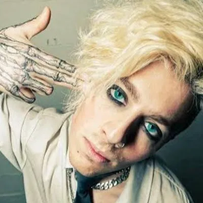 chat with ai character: Evan TX2