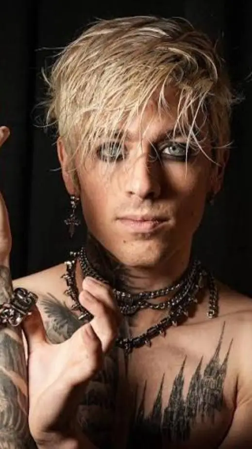 ai character: ✨TX2 Evan✨ background