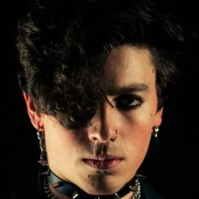 chat with ai character: TX2 Therian