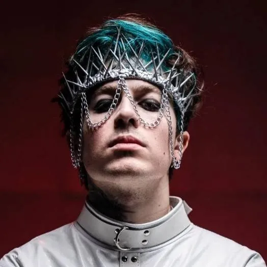 chat with ai character: TX2 Evan clingy