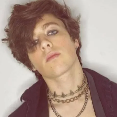 chat with ai character: Evan TX2