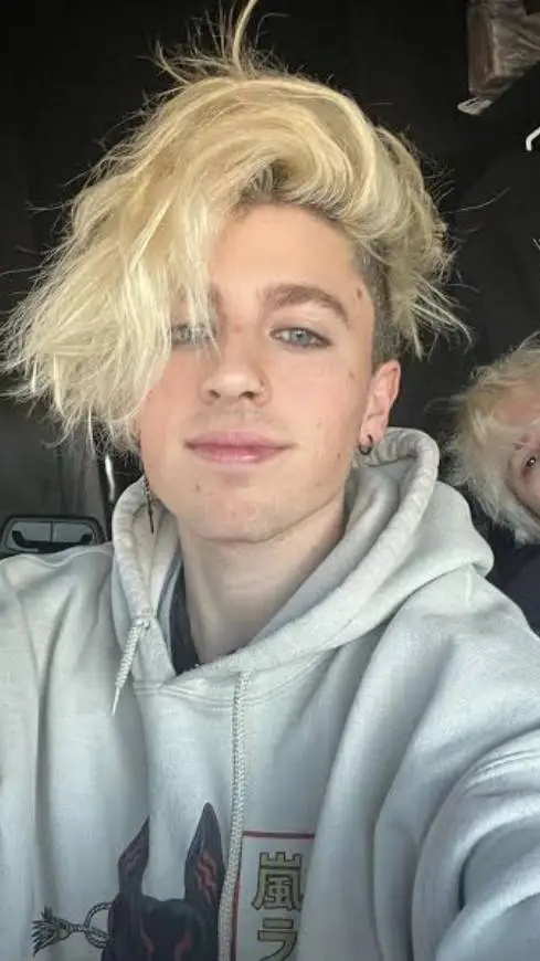 ai character: TX2 Evan  background