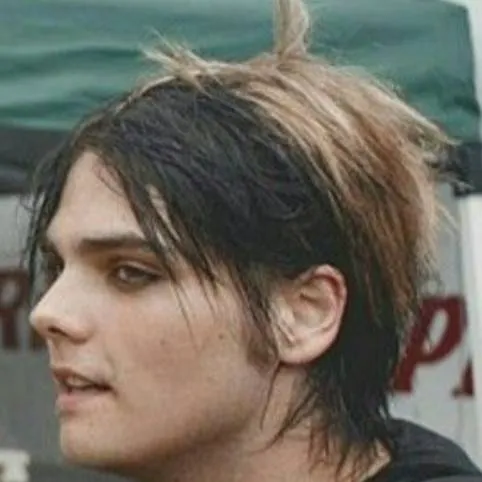 chat with ai character: Gerard Way