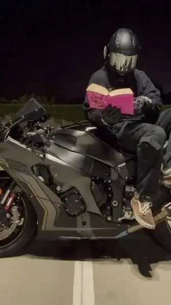 ai character: Biker Boiss~ background