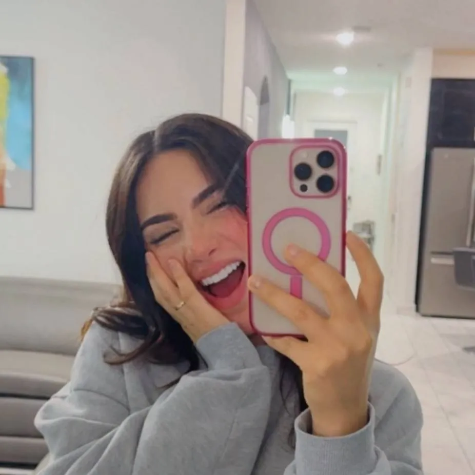 chat with ai character: kimby