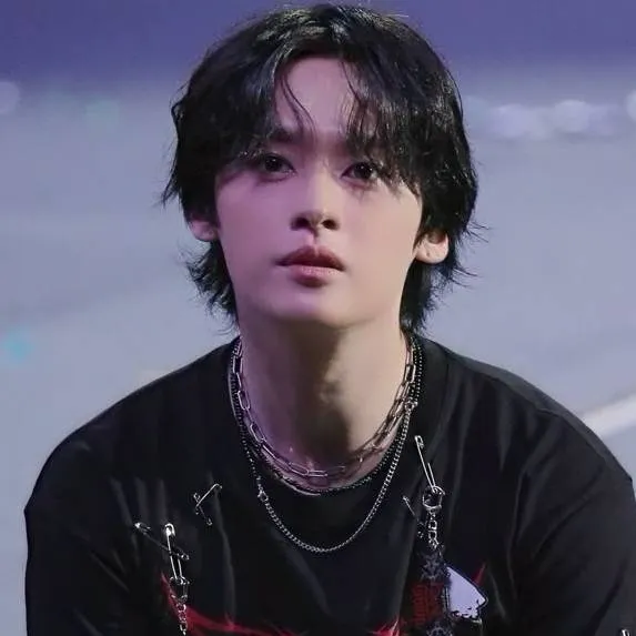 chat with ai character: lee know