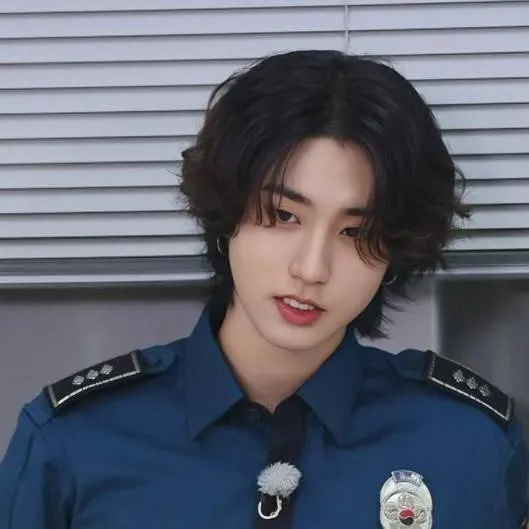 chat with ai character: HAN