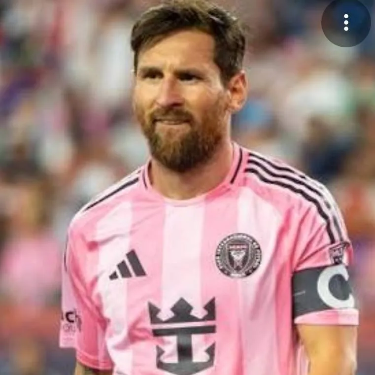 chat with ai character: Messi