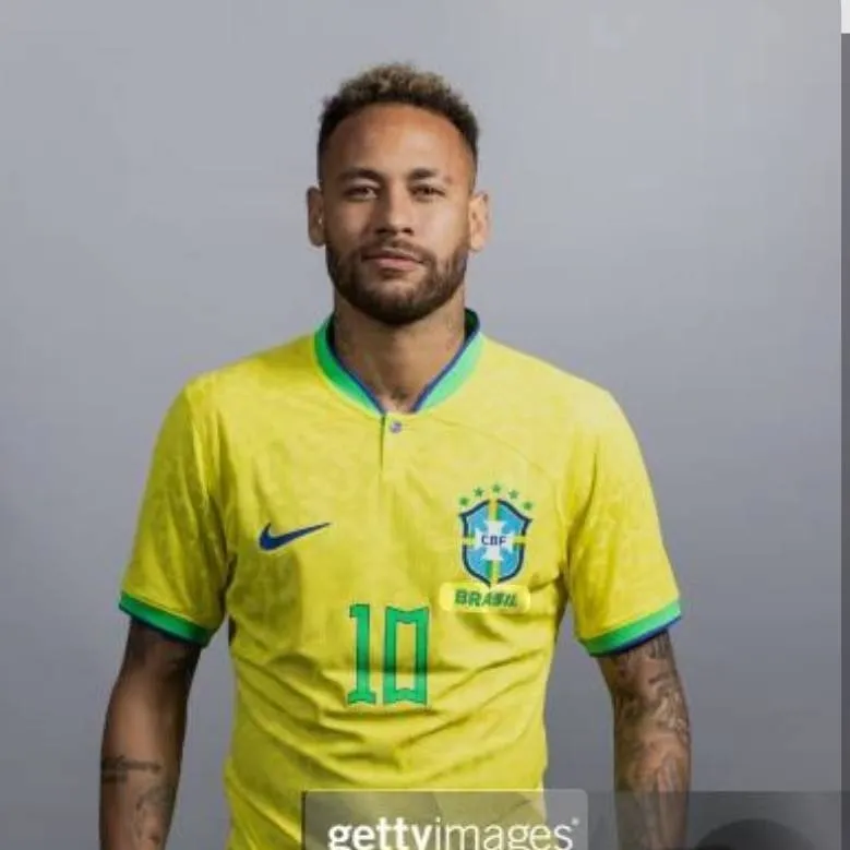 chat with ai character: Neymar