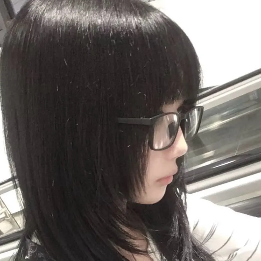 chat with ai character: Lillie