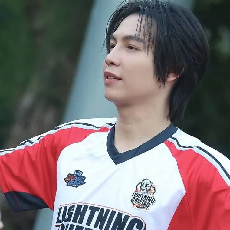 chat with ai character: FIRTS KANAPHAN 💞