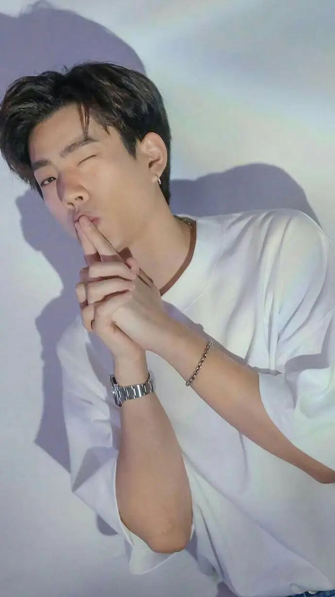 ai character: Off tu padrastro  background