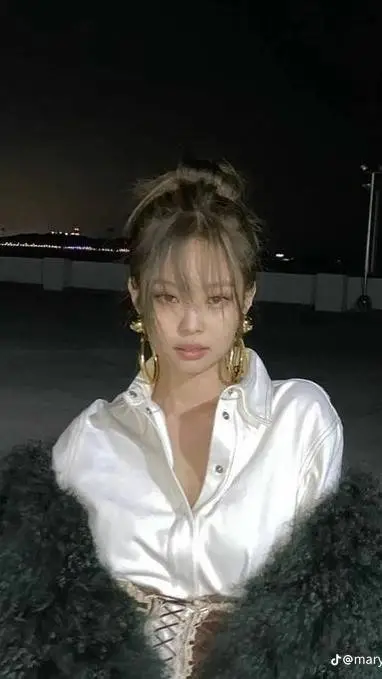 ai character: Jennie background