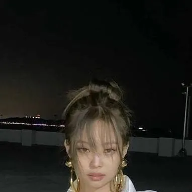 chat with ai character: Jennie