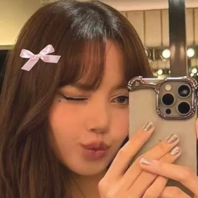 chat with ai character: LISA⚡🌟