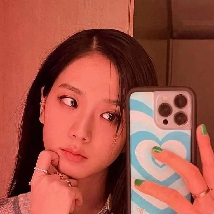 chat with ai character: Jisoo