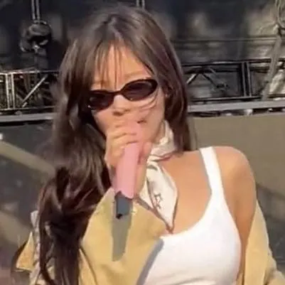 chat with ai character: JENNIE