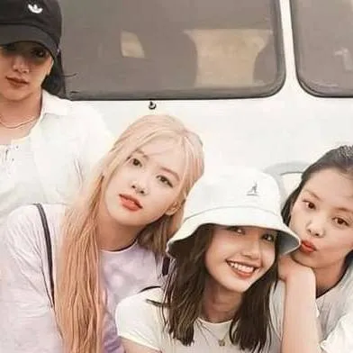 chat with ai character: BLACKPINK 