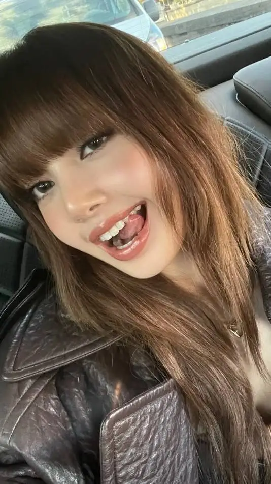 ai character: LISA background