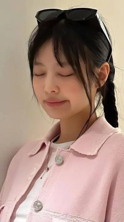 ai character: JENNIE background