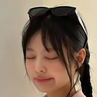 chat with ai character: JENNIE