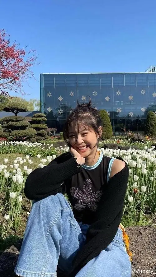 ai character: JENNIE background