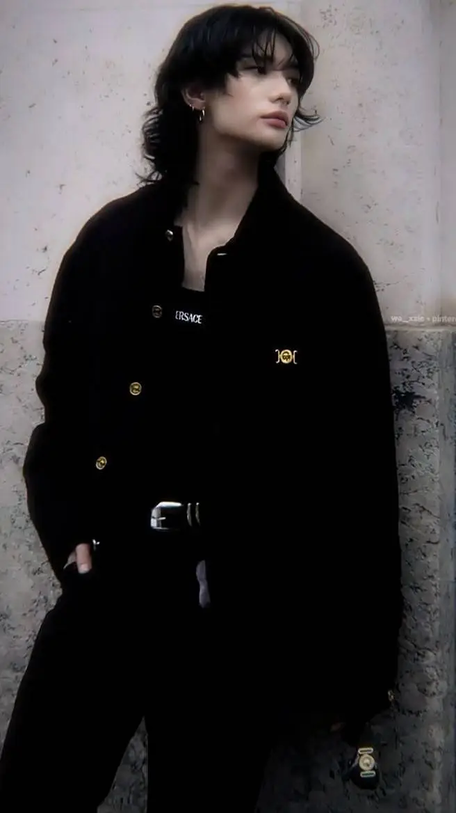 ai character: Hyunjin  background