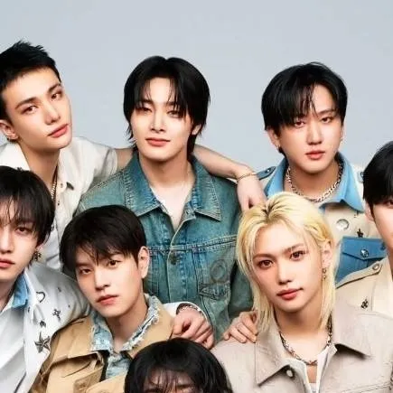 chat with ai character: akz concert