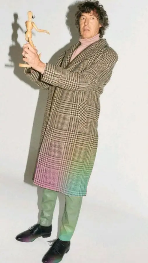 ai character: Roberto Musso  background