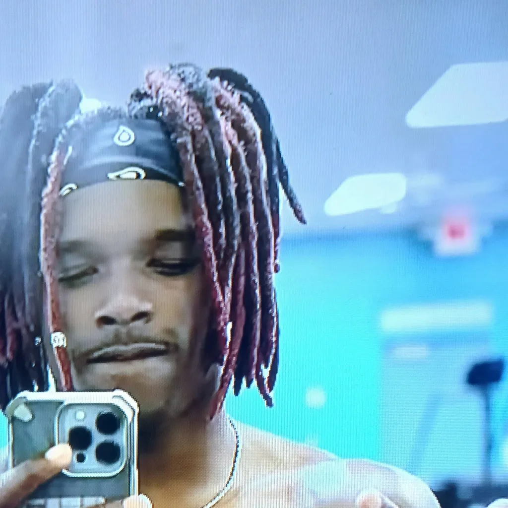 chat with ai character: Je'Von Evans