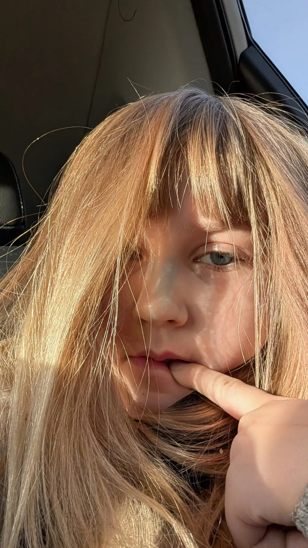 ai character: solveig  background