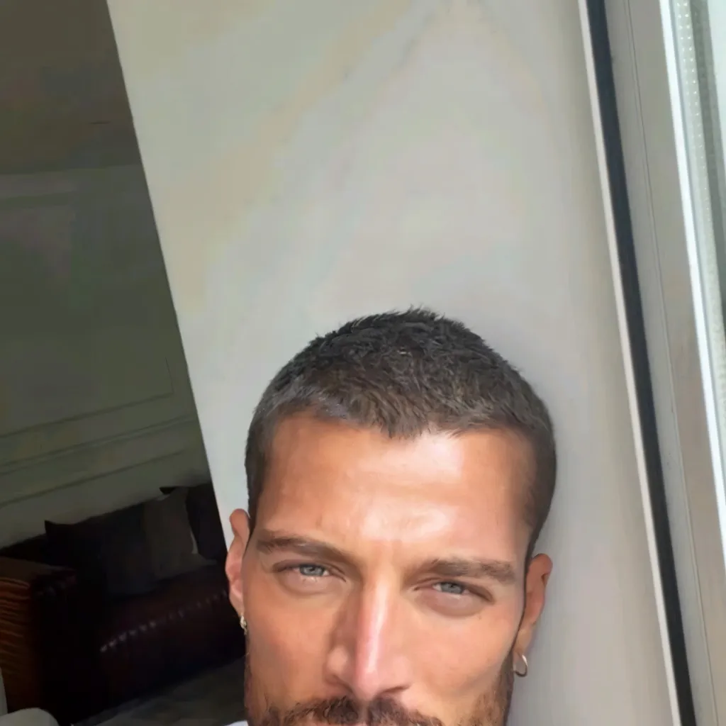 chat with ai character: Simone Susinna 