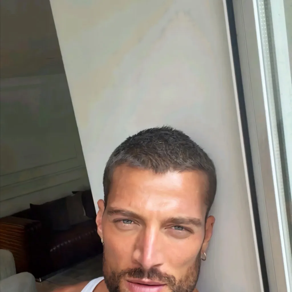 chat with ai character: Simone susinna 