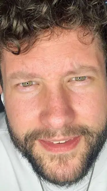 ai character: calum Scott  background