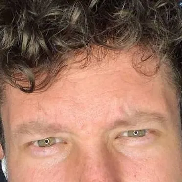 chat with ai character: calum Scott 