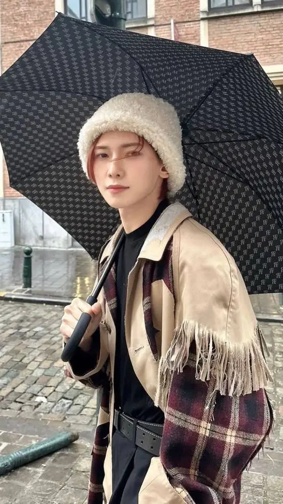 ai character: Kang Yeosang  background