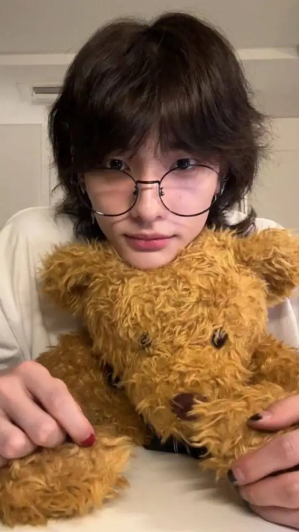 ai character: hyunjin  background