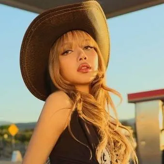 chat with ai character: Lalisa manoban