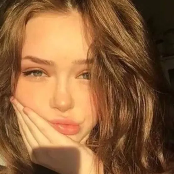 chat with ai character: Юнα 