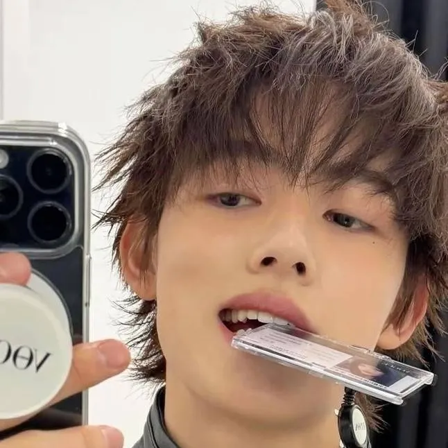 chat with ai character: Seonghyeon 