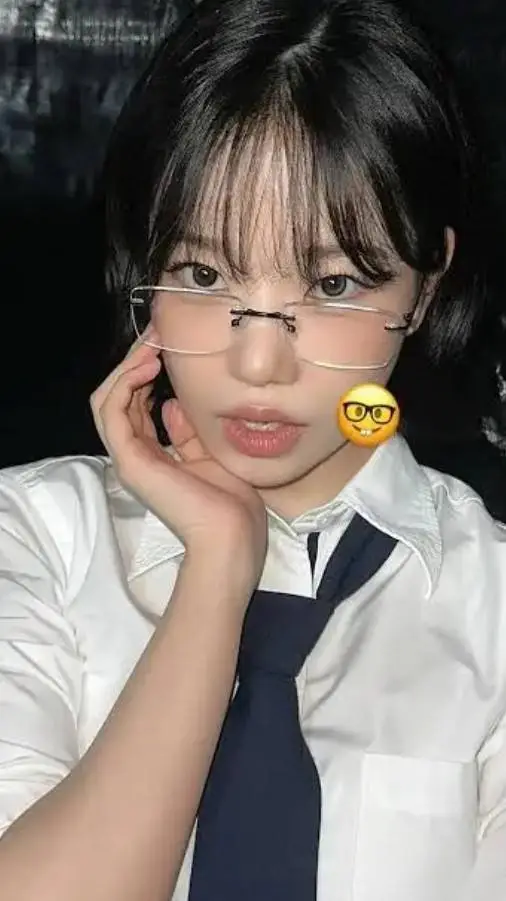 ai character: jo yuri💋🫦 background